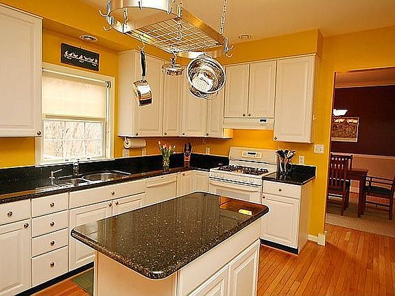 Chef's Kitchen with granite!