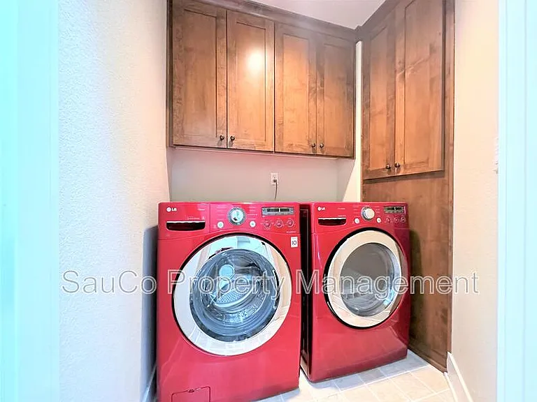 727 NE 65th Ct — Photo 15