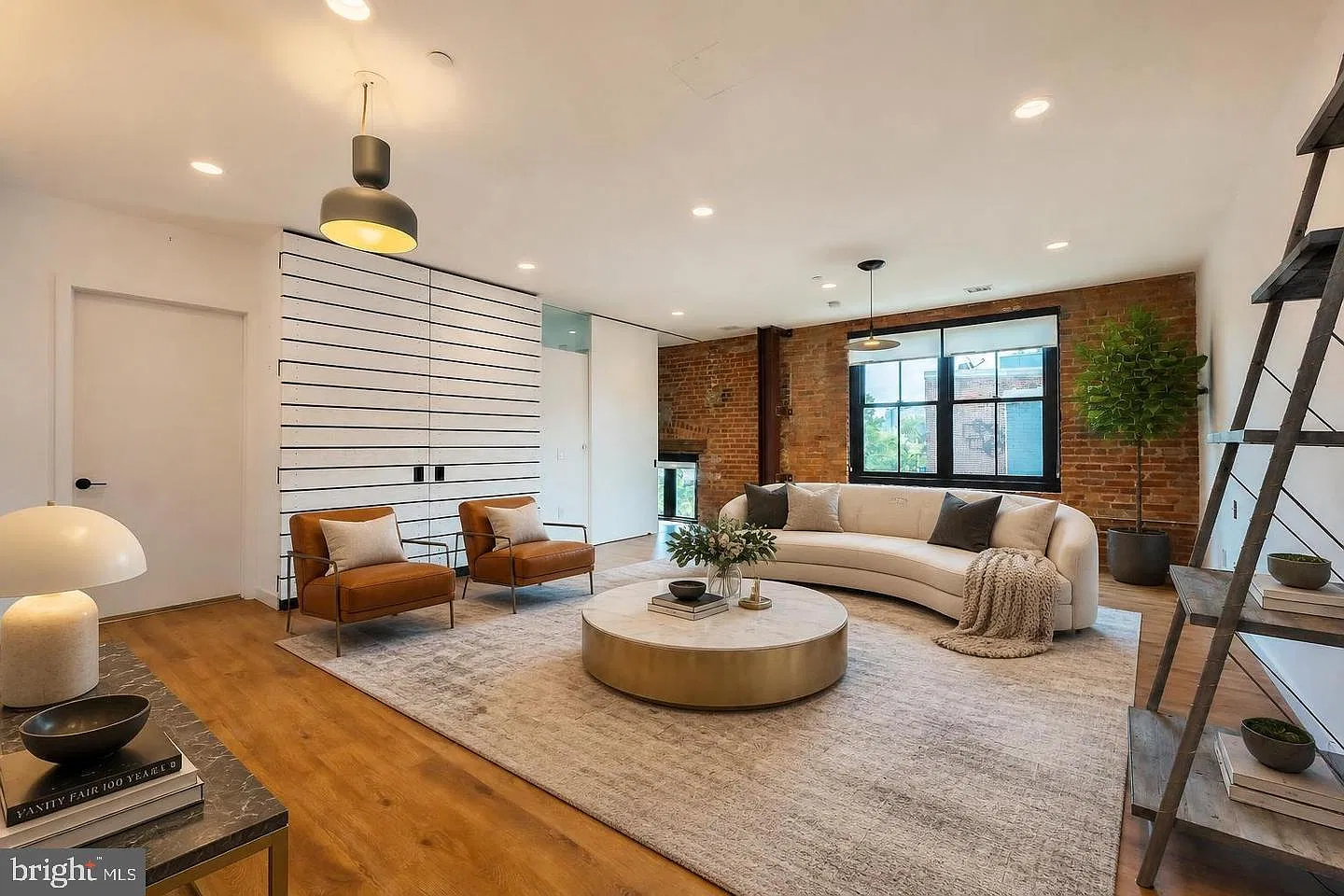 Chapman Stables Condominium — Photo 3