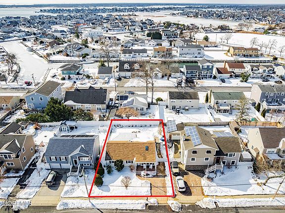 2nd image of 1846 Riviera Parkway