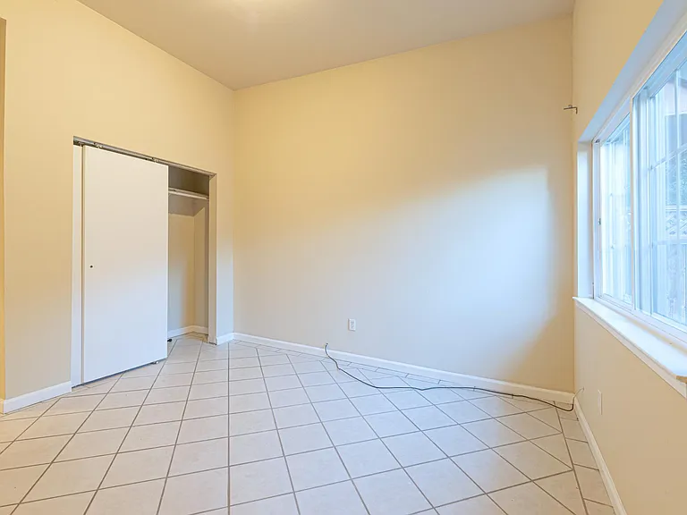 150 Caldecott Ln #1 — Photo 7