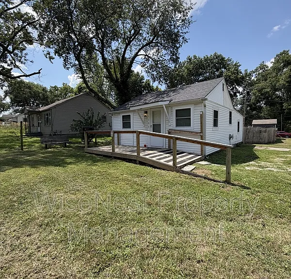 1100 S Savage St — Photo 1