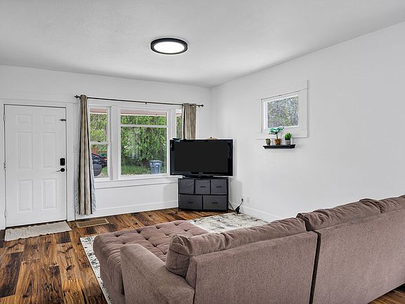 3rd image of 2021 Gramercy Ave