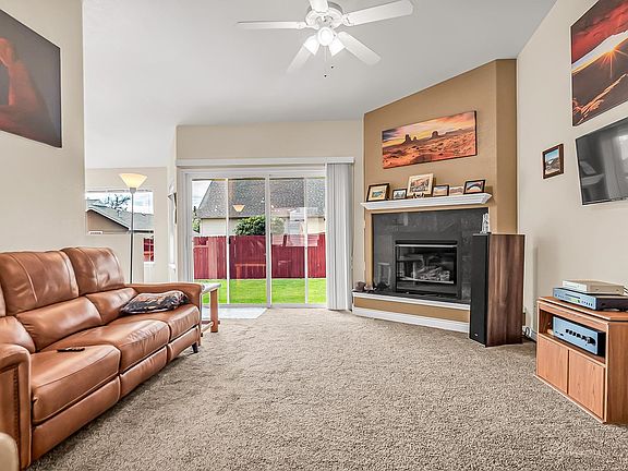 5th image of 641 Grand View Dr