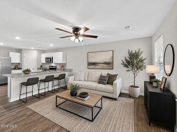 4th image of 2532 Provence Drive SE