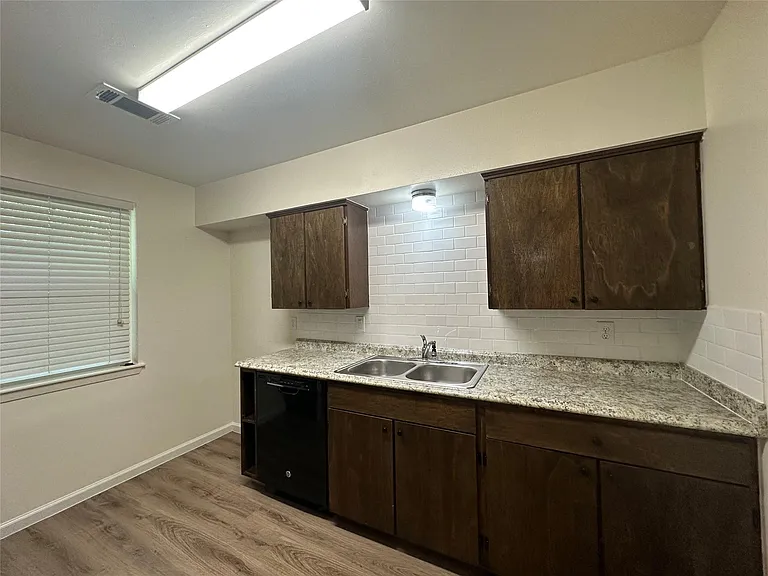 5919 Ludington Dr — Photo 7