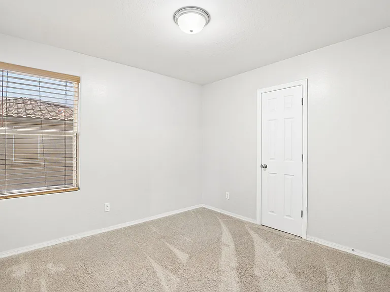 1748 N Logan Ln — Photo 16