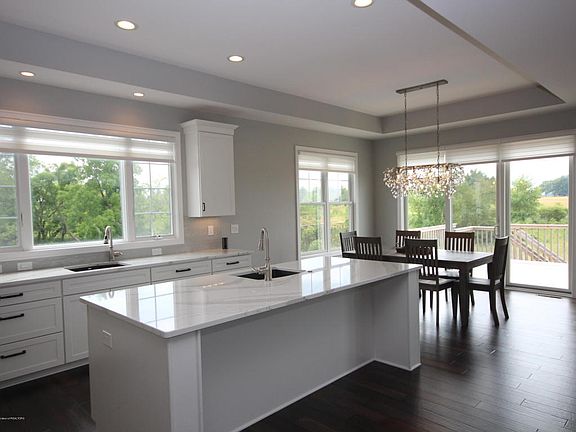 2nd image of 3650 Stanwood Dr
