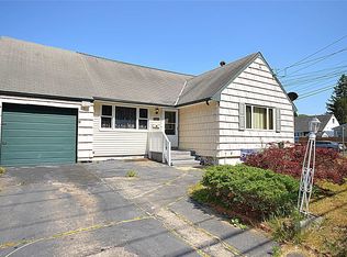 207 August Rd, North Babylon, NY 11703