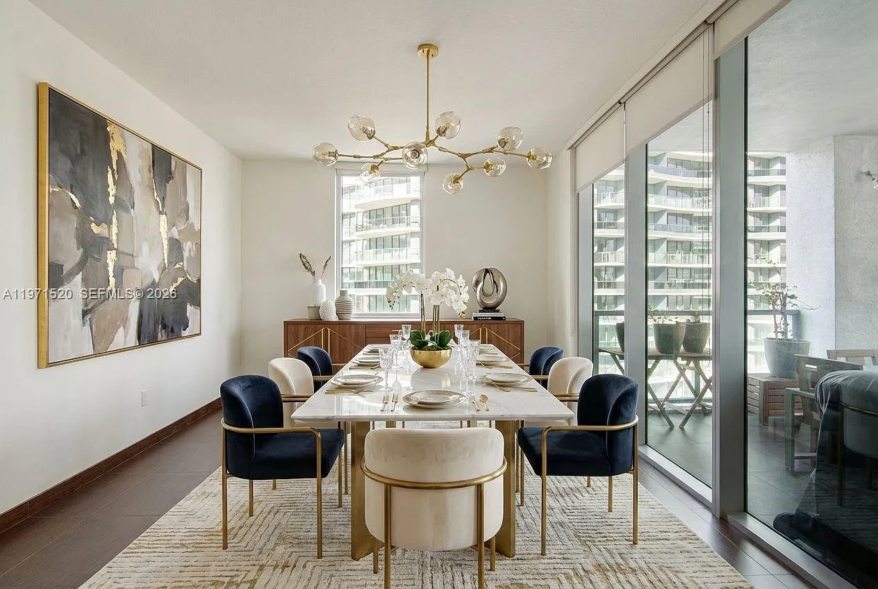 3 bed, 2252 sqft, $10,300 — Photo 3