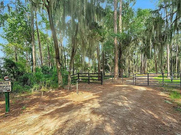 3rd image of 7373 Circle Dr