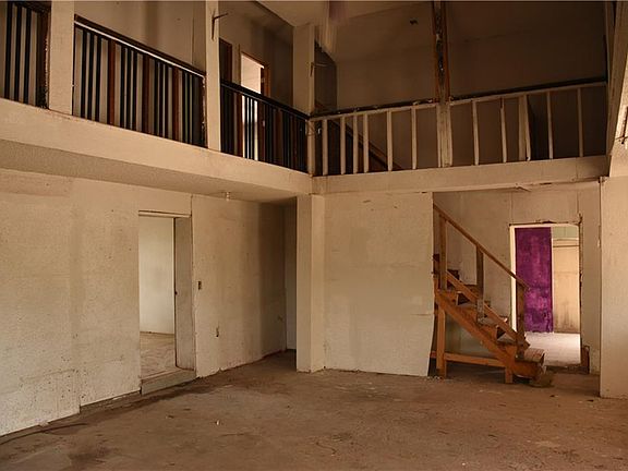 3rd image of 12775 Chaucer Dr