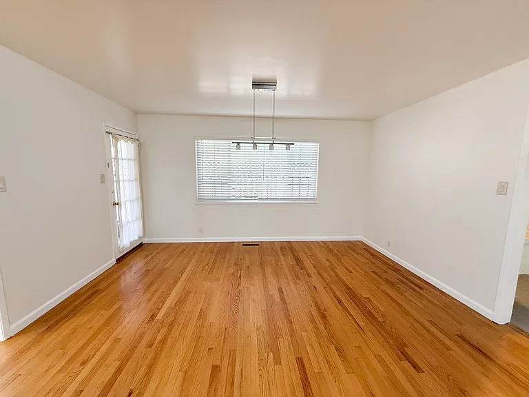 2577 New Jersey Ave — Photo 5