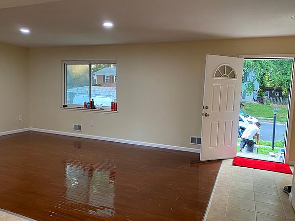 3rd image of 12599 Colebrook Ct