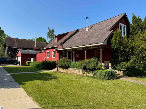303 W 9th St, Traverse City, MI 49684