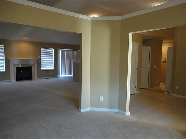 596 Jodee Dr — Photo 4