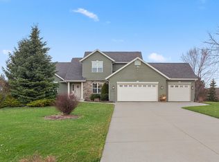N6994 Woodside Hills Dr, Sheboygan, WI 53083