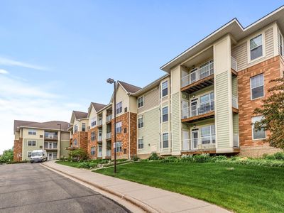5445 Boone Ave N APT 216, New Hope, MN, 55428