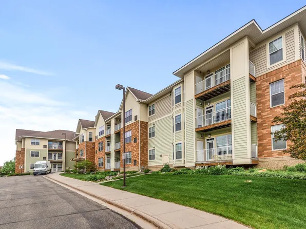 5445 Boone Ave N APT 216, New Hope, MN 55428