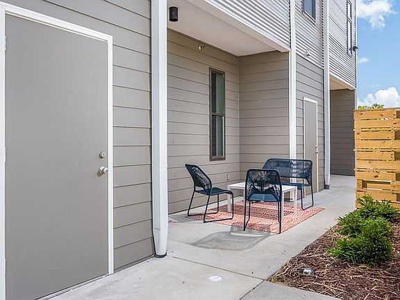 4th image of 1159 E Main St #109