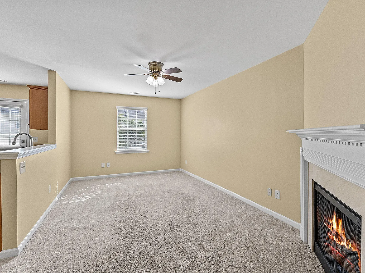 3 bed, 2.5 bath, 1284 sqft, $1,825 — Photo 4
