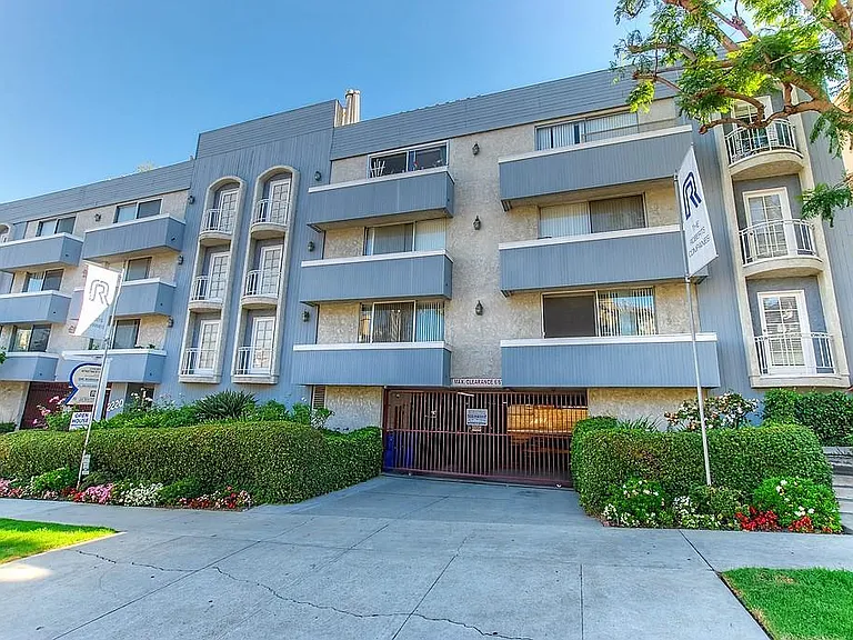 2220 S Beverly Glen Blvd — Photo 19