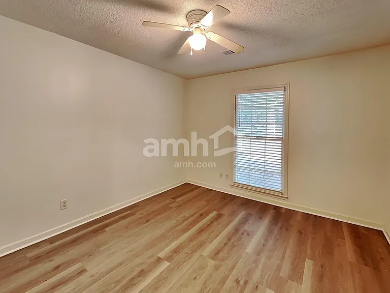 2442 Country Lake Ln — Photo 17