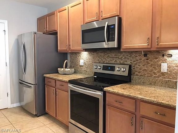 5th image of 528 SW 27th Ter