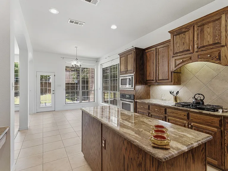 2437 Fawn Meadow Dr — Photo 12