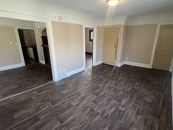 4th image of 2421-2423 W Finn Pl