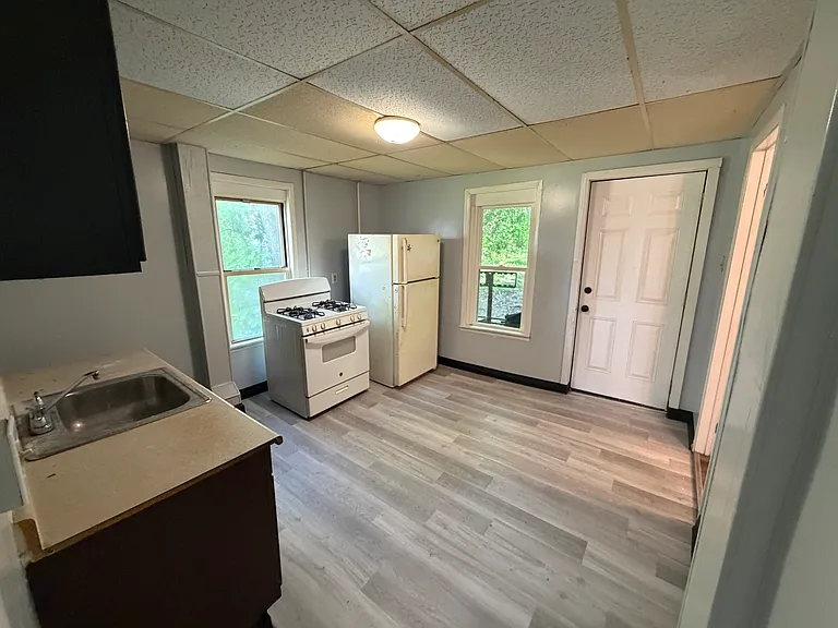 322 Shuart Ave #1 — Photo 3