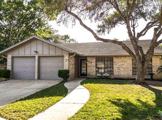 411 Ivanhoe Dr, Victoria, TX 77901