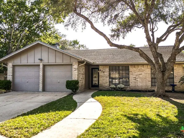 411 Ivanhoe Dr, Victoria, TX 77901