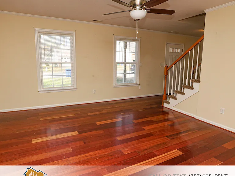 938 Churchill Ln — Photo 17