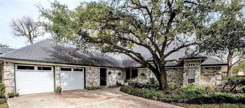 1st image of 302 Linden Ln