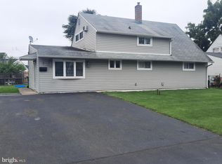 7 Wildflower Rd, Levittown, PA 19057