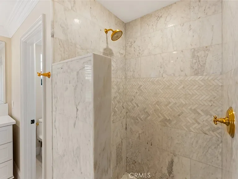 21261 Baeza Cir — Photo 32