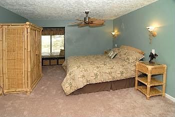 5th image of 8 Royal Oaks Blvd