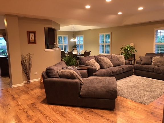 2nd image of 1944 Crenshaw Cir #0