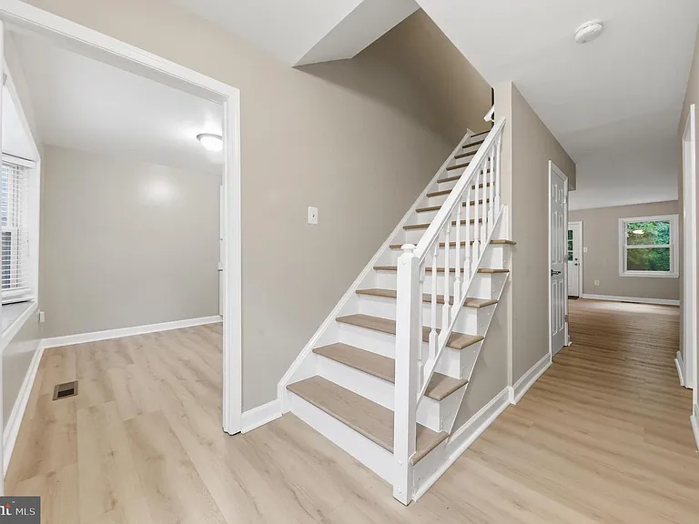7817 Heatherton Ln — Photo 3