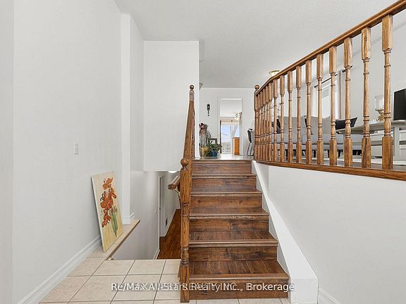 3rd image of 20 Eakins Cres