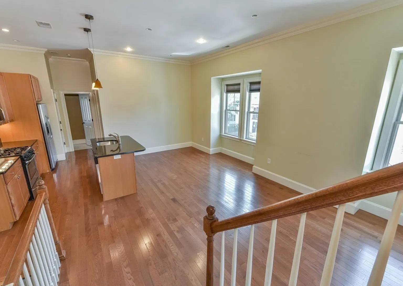 2 bed, 875 sqft, $3,000 — Photo 4