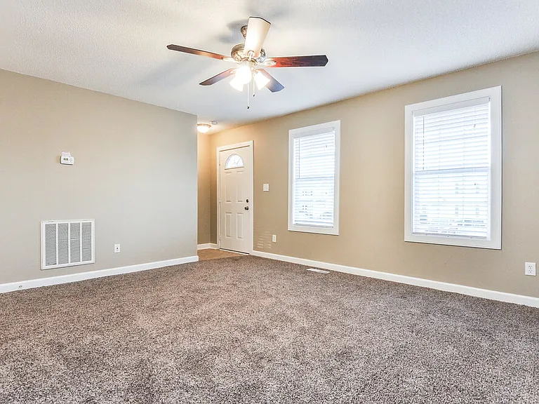 101 Mayfair Ct — Photo 4