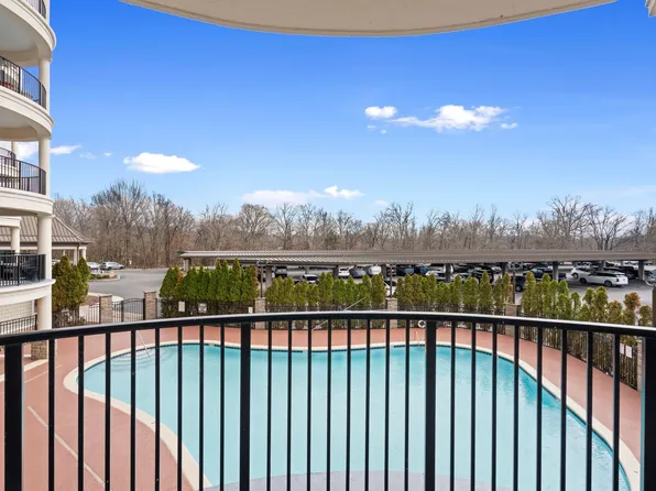 400 Warioto Way APT 215, Ashland City, TN 37015