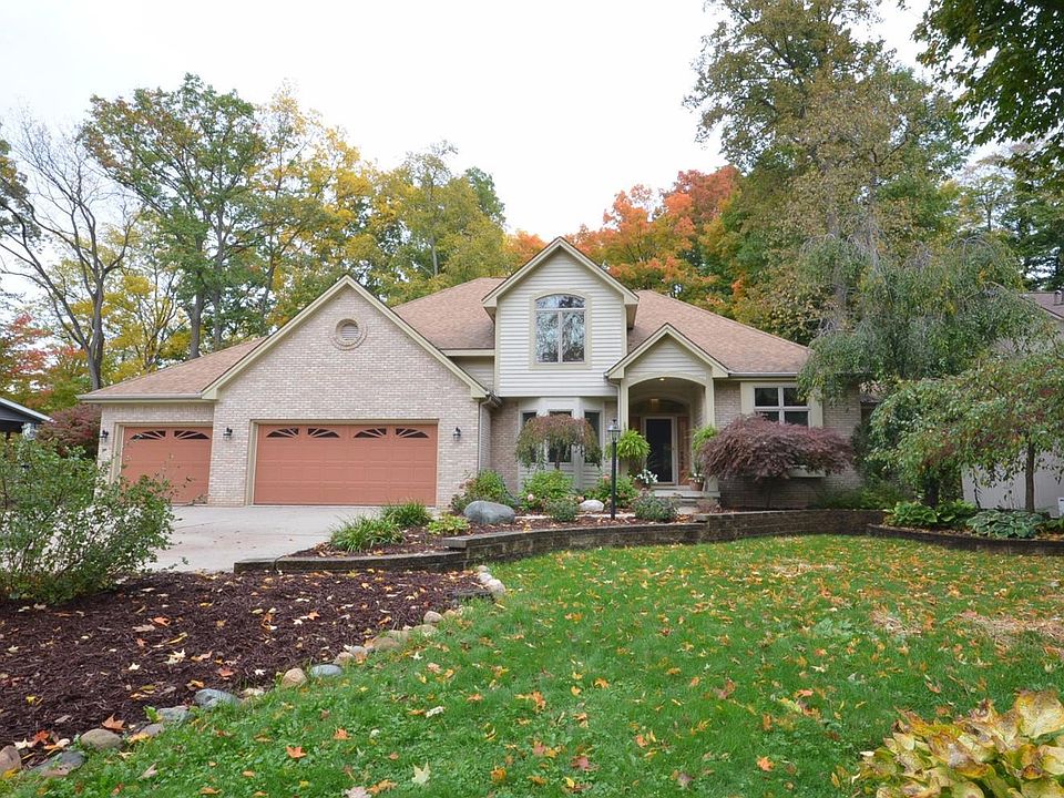 1st image of 386 River Woods Dr