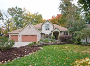 386 River Woods Dr, Flushing, MI 48433