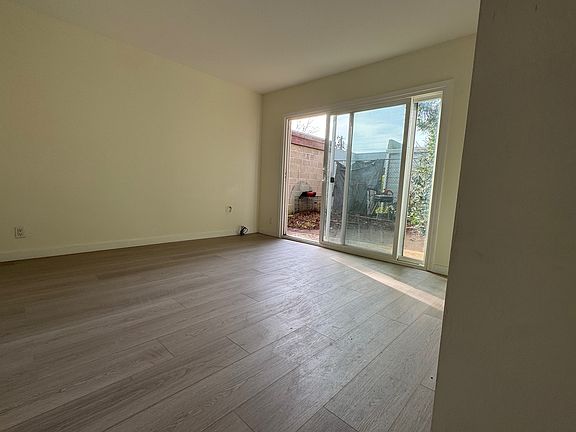 5th image of 4059 Allendale Ave #5