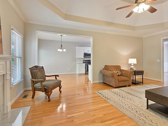 4th image of 206 Jeffrey Dr