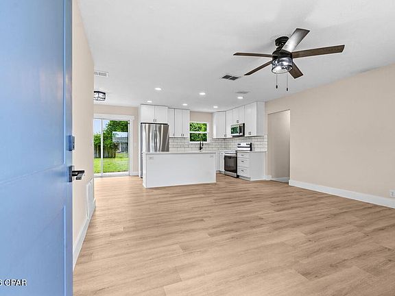 5th image of 112 S Charlene Dr