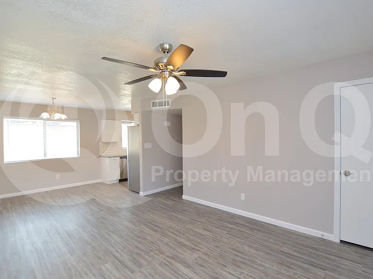 785 N Arrowhead Dr #2 — Photo 7